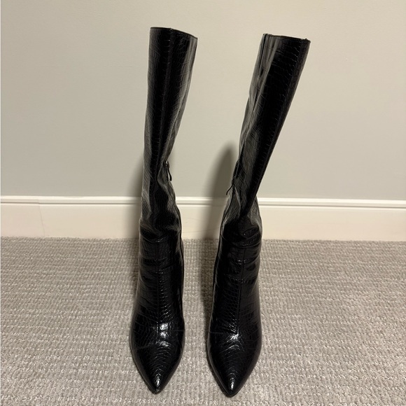 Chic Black Croc-Patterned Heeled Boots - Picture 4 of 6